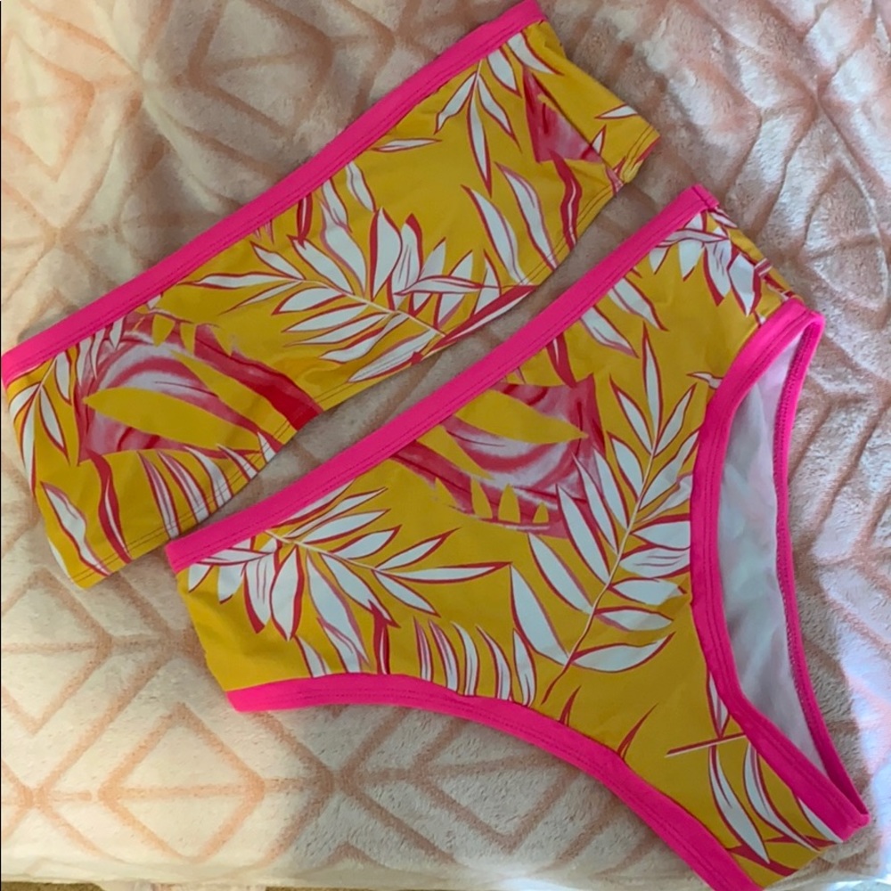 New Bandeau Strapless Cheeky Bikini (Large)